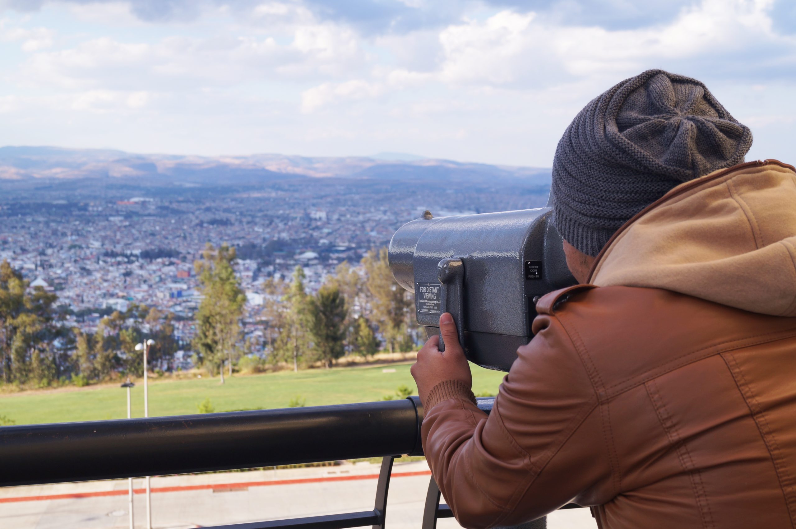 _absolutely_free_photos_original_photos_looking-city-from-telescope-4912x3264_93691